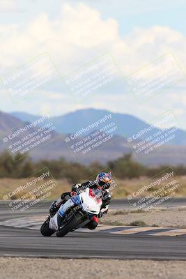 media/Nov-16-2025-Race Pace (Sun) [[8c5fa54630]]/Non Verified Riders (1st 20 Minutes)/5-Turn 15 (110pm)/